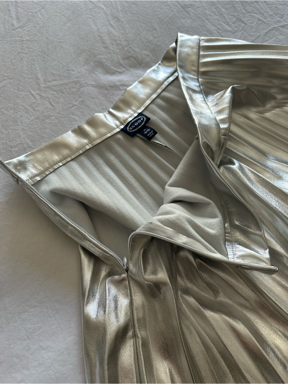 Scoop metallic pleated midi skirt in silver, size medium - Picture 10 of 13